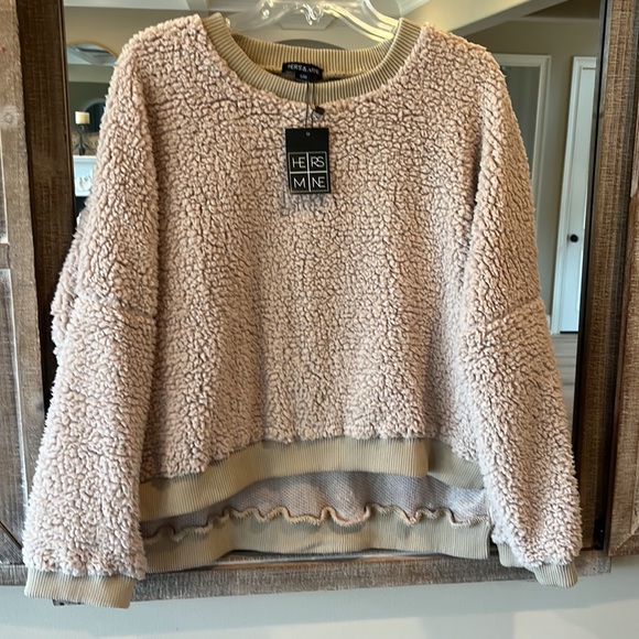 Oversized Fluffy Cozy Light Tan Pullover Boutique Hers & Mine High Low New - Picture 8 of 11